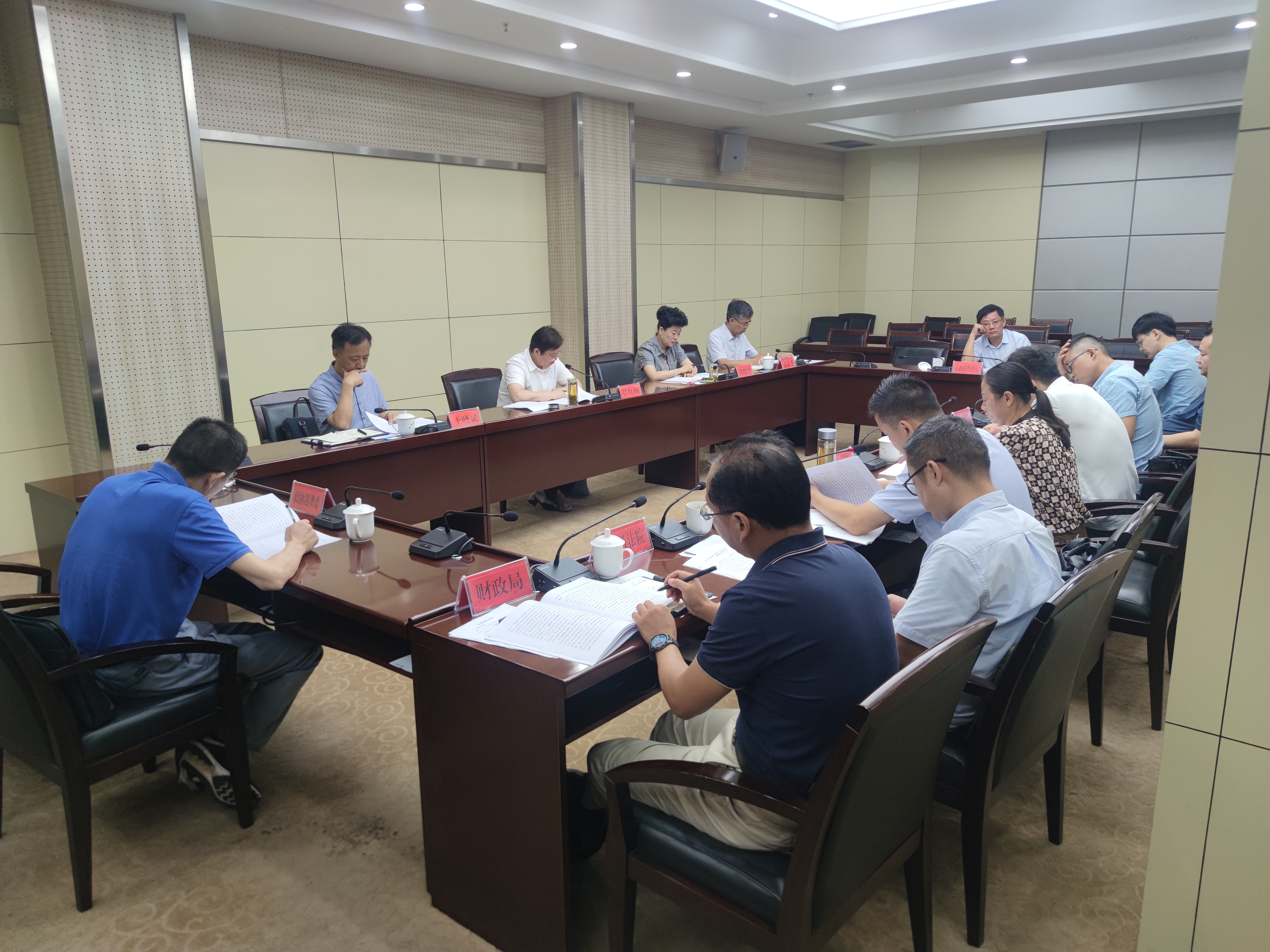 鄭曉艷參加市委領導領銜督辦建議會